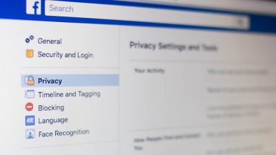Mettre Facebook en français facilement