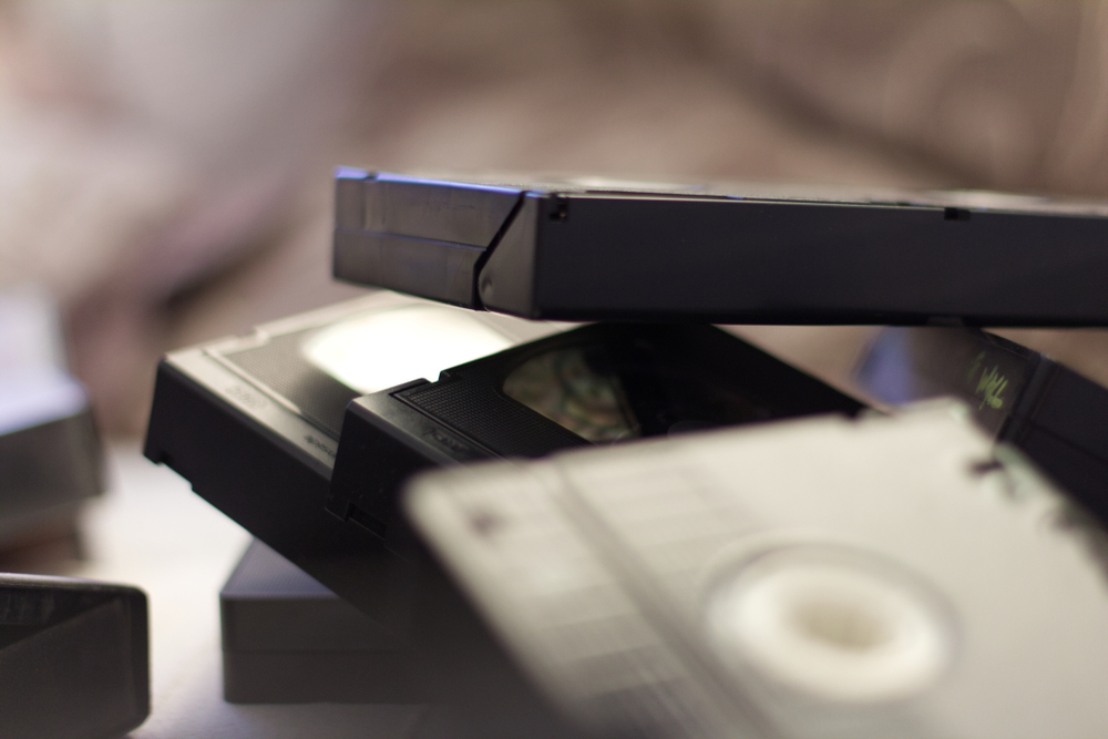 Lisez votre cassette VHS C avec cet “adaptateur cassette VHS
